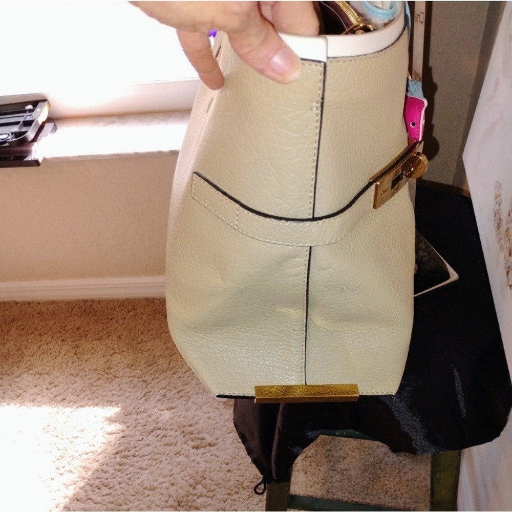 CHLOE  Grained Leather Charlotte Tote Bag - Picture 5 of 12